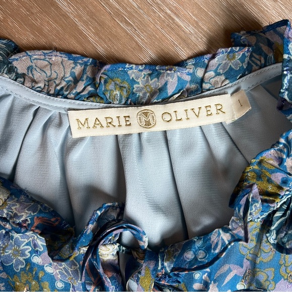 Marie Oliver Blue Floral Silk Top Size Large Sleeveless Neck Tie ruffle - Picture 10 of 10